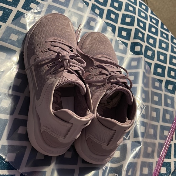 Worn twice but still in good condition Nike Free Run in mauve/blush pink - Picture 2 of 7